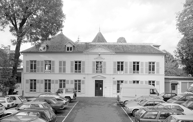 Vue d'ensemble de la maison ayant appartenu à Maurice Thorez.