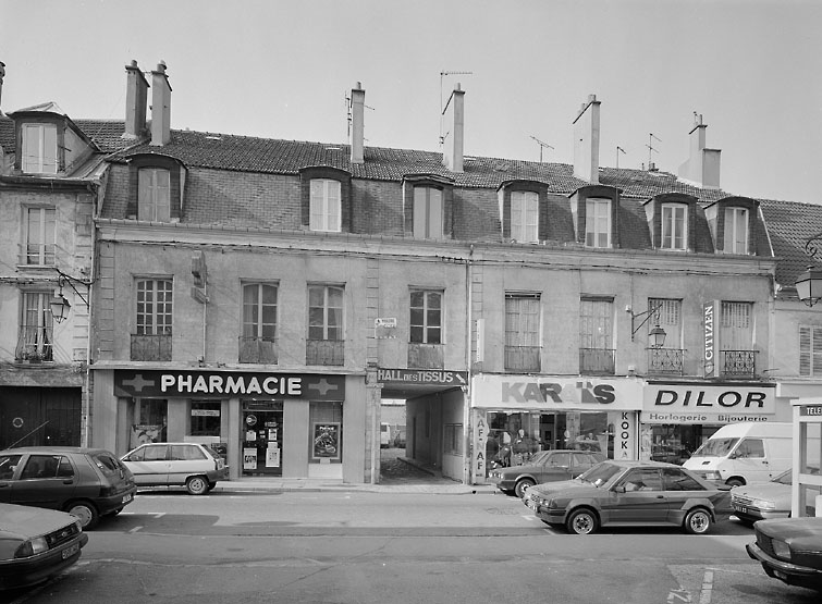 Le corps de bâtiment sur rue : élévation antérieure.