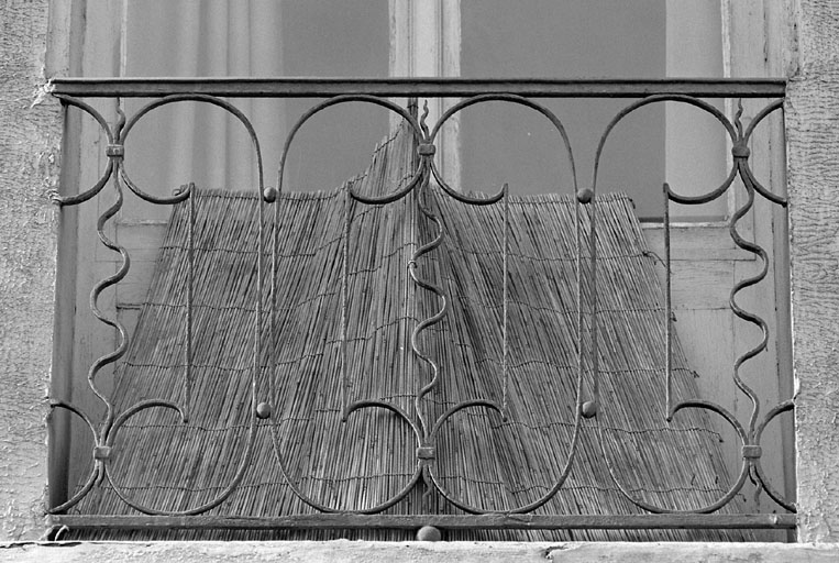 Garde-corps de l'élévation antérieure du corps de bâtiment sur rue.