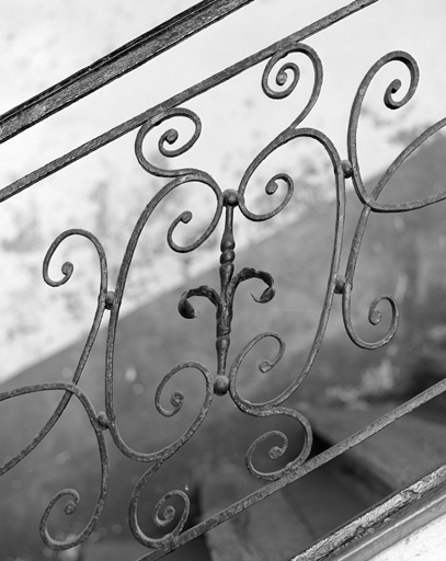 Détail de la rampe de l'escalier sud.