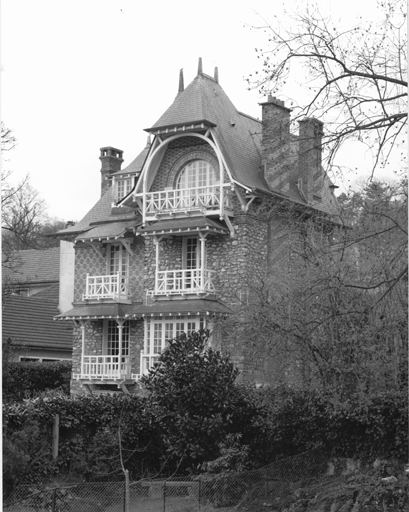 Vue de la façade antérieure.