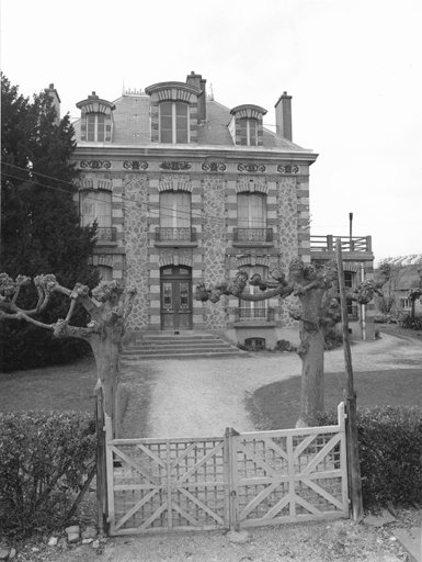 Vue du logis.