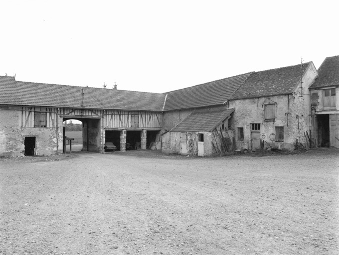 L'angle sud de la cour : bâtiments non reconstruits en 1784.