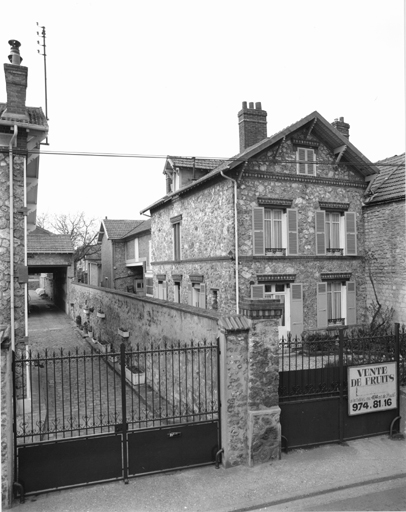 Maison à pignon façade.