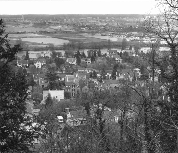 Vue du quartier des Bornes et de la partie nord de l'île de Villennes. Au fond, les sablières et le port de Triel.