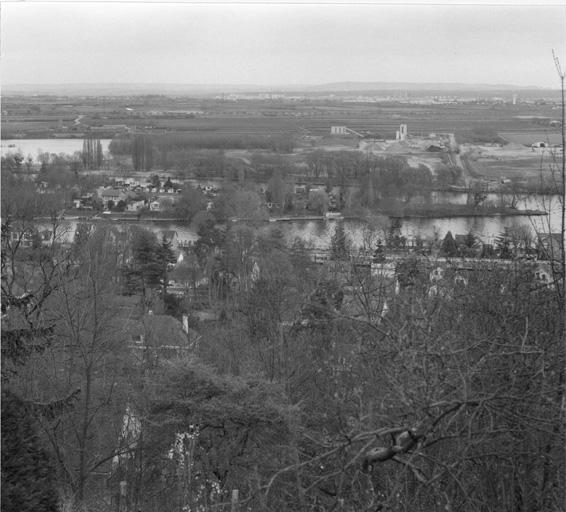 Le centre-village et l'île du Platais.