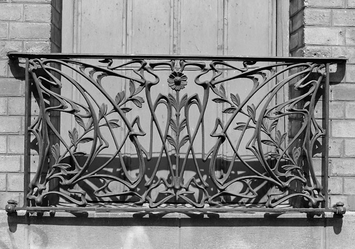 Garde-corps d'une fenêtre du rez-de-chaussée.