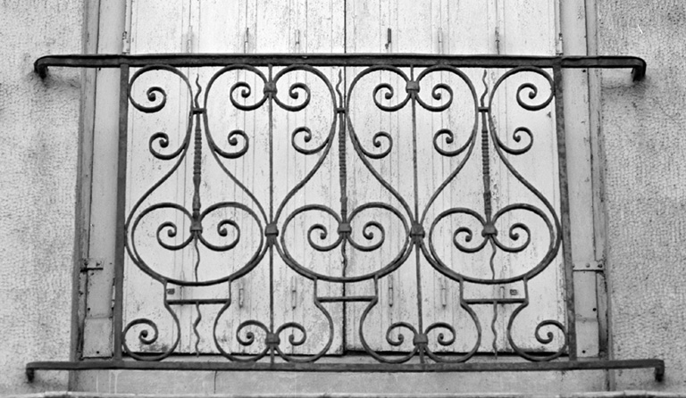 Garde-corps de l'élévation antérieure du corps de bâtiment sur rue.