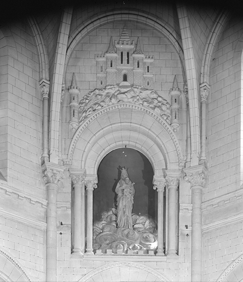 Vue intérieure en direction du choeur.