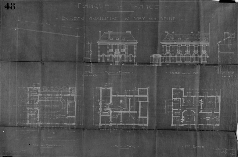 Plans, coupe et élévations du premier corps de bâtiment.