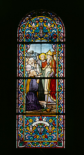 12 verrières : saint Vincent de Paul pratiquant les oeuvres de charité, Jeanne d'Arc triomphante fait sacrer le roi Charles VII, saint Louis rend la justice sous le chêne de Vincennes, apparition de la Vierge immaculée dite de la médaille miraculeuse 27 novembre 1830, définition du dogme de l'Immaculée Conception 8 décembre 1854, sainte Geneviève secourant les parisiens durant la famine, Clovis vainqueur à Tolbiac est baptisé par saint Remi, saint Martin apôtre des Gaules célèbre sa première messe, saint Denys prêche la foi chrétienne dans les Gaules, le Christ accueille les enfants avec sa divine bonté, le messie est baptisé au Jourdain par saint Jean-Baptiste (baies 9 à 21)