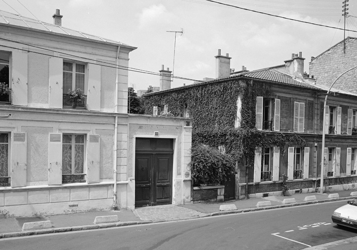 Vue des maisons sises aux numéros 6, 8 et 10.