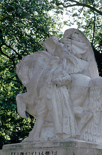 Détail du groupe sculpté.