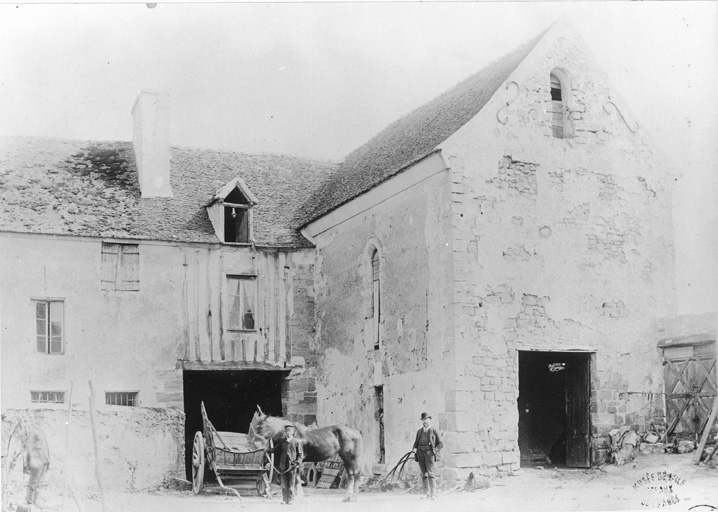 Vue d'ensemble de la chapelle et des bâtiments adjacents.