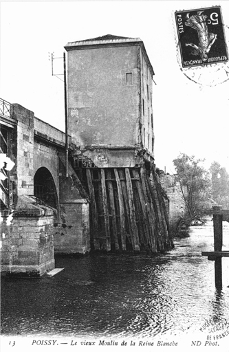 Détail d'une façade latérale du moulin de la Reine Blanche.