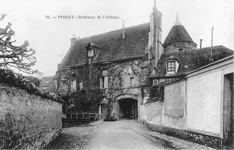 Vue de la porterie : façade ouest sur l'intérieur.