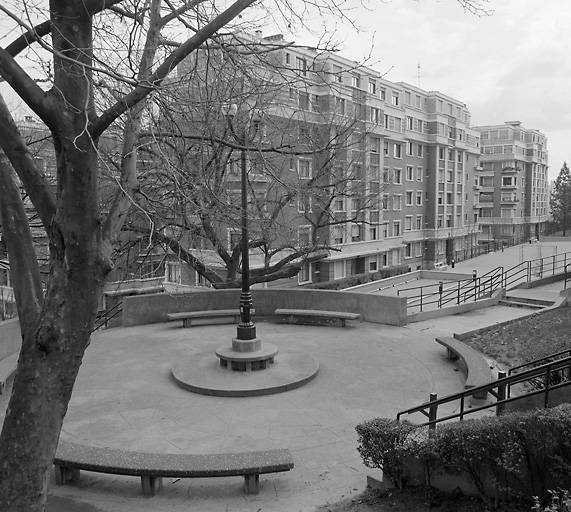 Vue prise à partir du rond-point central.