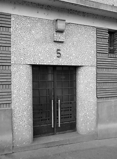 Entrée est de la cage d'escalier n°5.