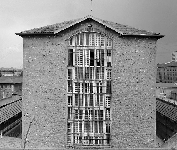 Le groupe central : élévation latérale de l'un des bâtiments de détention cellulaire.