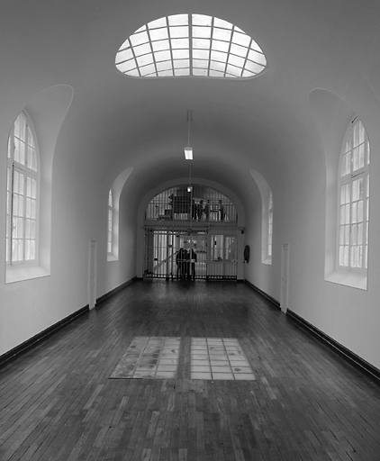 Le groupe central : vue du couloir central.