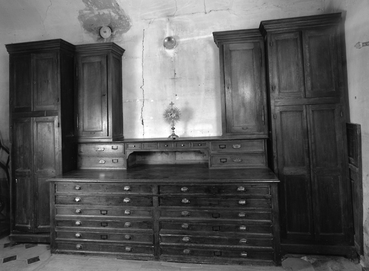 Armoire de sacristie.