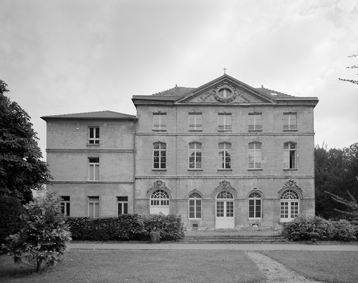 Le rendez-vous de chasse : élévation antérieure.