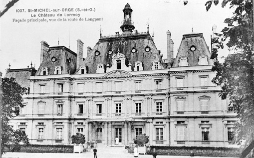 Vue de la façade antérieure.