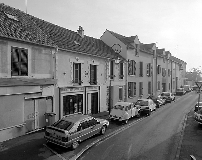 La rue Albert-Thuret à Larue.