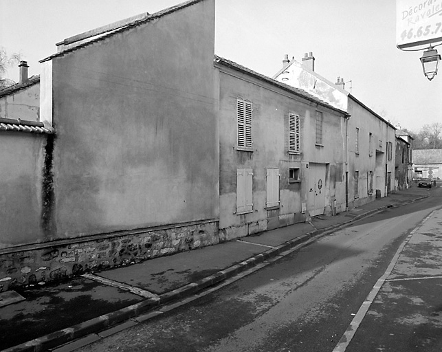 La rue Albert-Thuret à Larue.