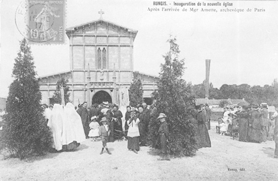 Vue de l'élévation ouest lors de l'inauguration de la nouvelle église.