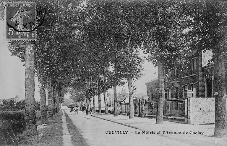 La mairie et l'avenue de Choisy.