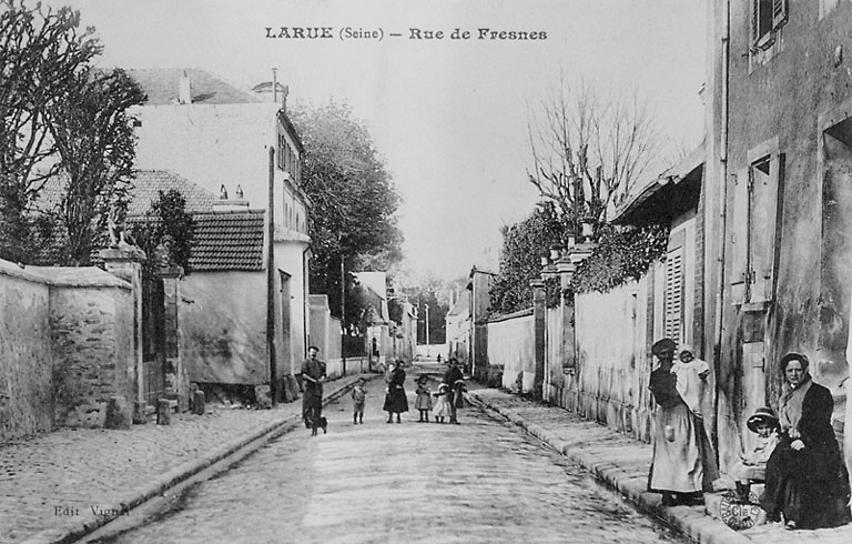 Larue : rue de Fresnes.