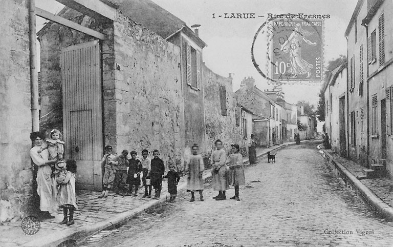 Larue : rue de Fresnes.