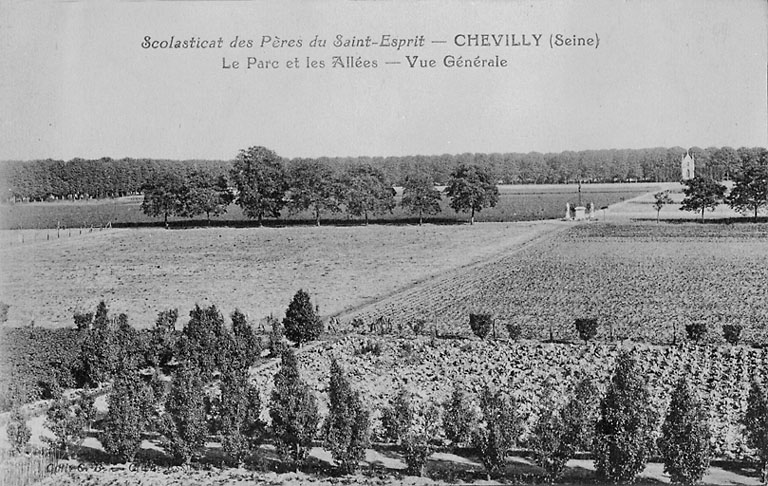 Vue générale du parc et des champs prise du nord.
