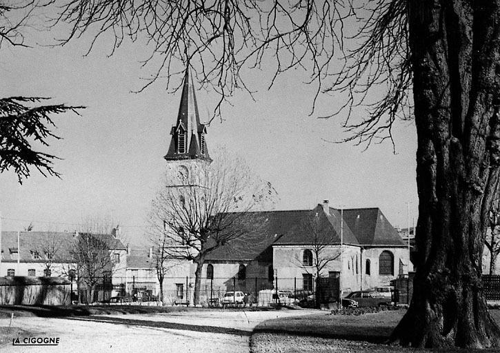 Vue d'ensemble, avant la démolition du choeur, prise depuis l'entrée de la roseraie.