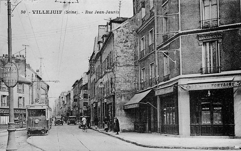 La rue Jean-Jaurès, au niveau du carrefour de la rue du Moutier.