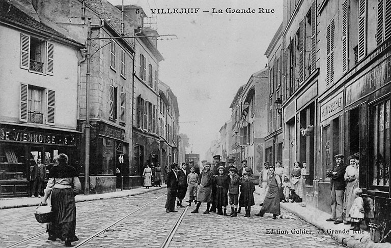 L'avenue Jean Jaurès, au niveau du carrefour de la rue du Moutier.