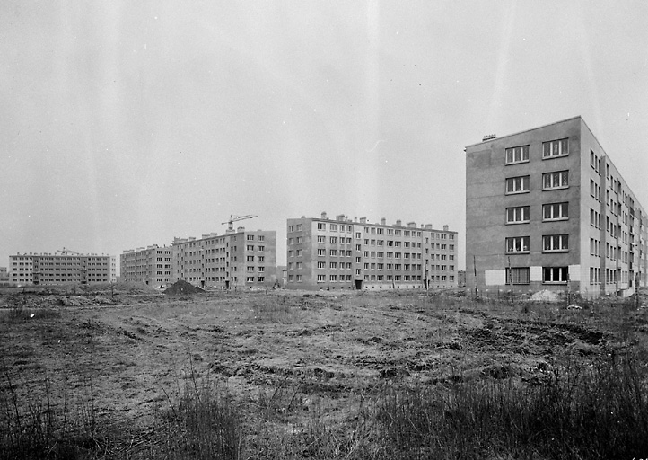 H.L.M. en construction, vers 1955.