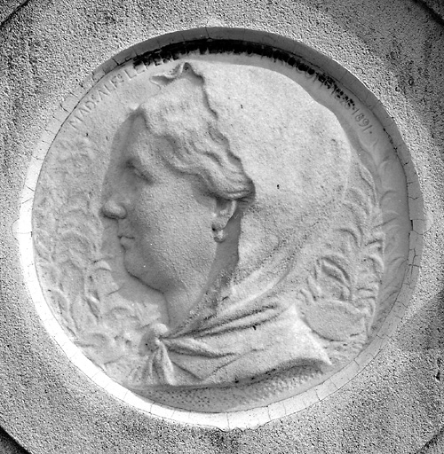 Médaillon représentant Mme Alfred Lepère.