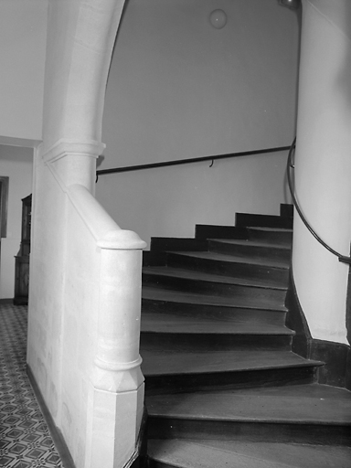 Le départ de l'escalier du corps de logis.