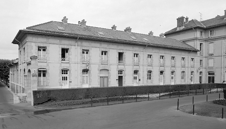 L'aile ouest du bâtiment de l'administration, côté cour d'honneur.