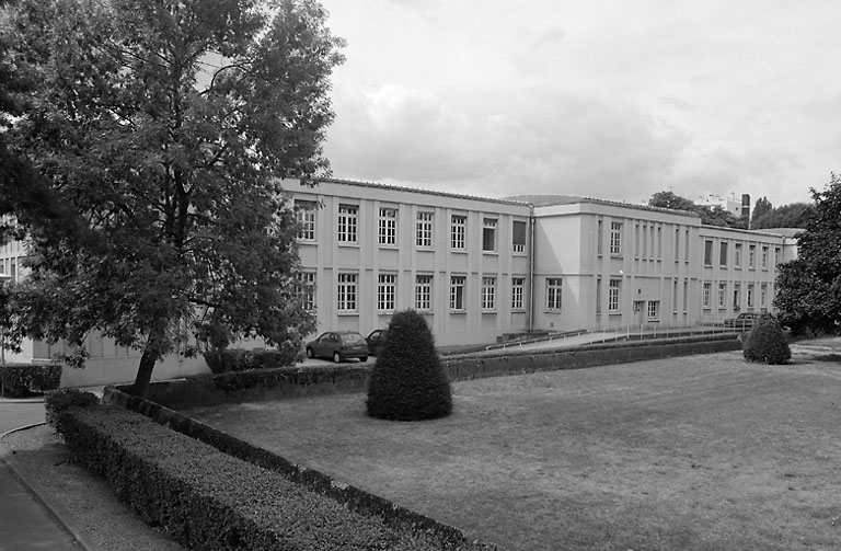 Face nord d'un des cinq pavillons à structure métallique édifiés en 1933.