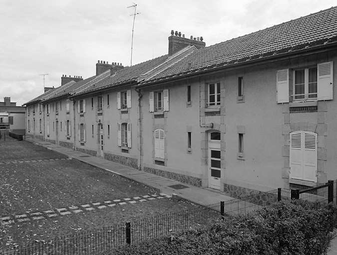 Vue d'ensemble des logements du personnel, faisant partie de la construction primitive.