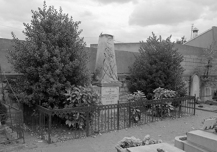 Le monument aux morts de la guerre de 1870-1871.