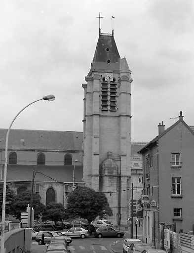 Vue d'ensemble du clocher, face nord.