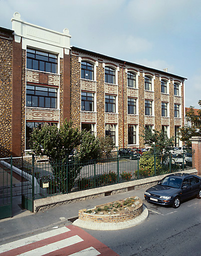 Vue générale depuis la rue.