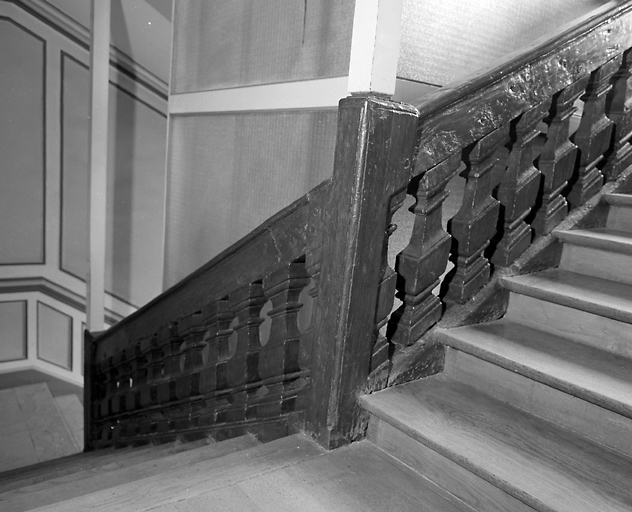 La balustrade de l'escalier situé dans l'aile orientale.