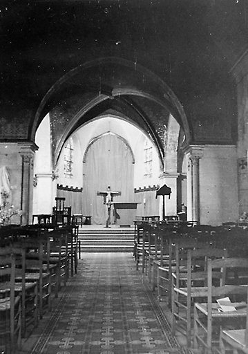 Vue intérieure de l'église avant la destruction du choeur.