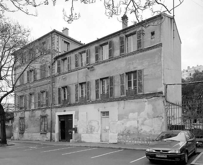 Vue d'ensemble depuis la place.