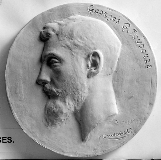 Bas-relief (médaillon) : portrait de Georges Toudouze